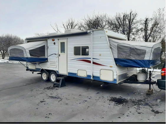 Specialized Handling for Pop-Out Sleepers: Pop-up campers with expanded pop-out beds can be structurally unstable, water-damaged, or completely jammed in place if they’ve been sitting outside.
